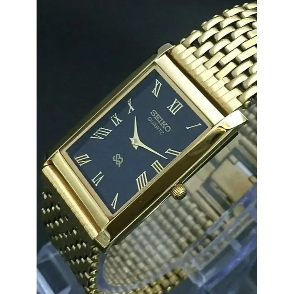 Vintage Style Seiko Quartz Mens Gold Watch & Black accents W/ Metal Strap - Picture 2 of 6